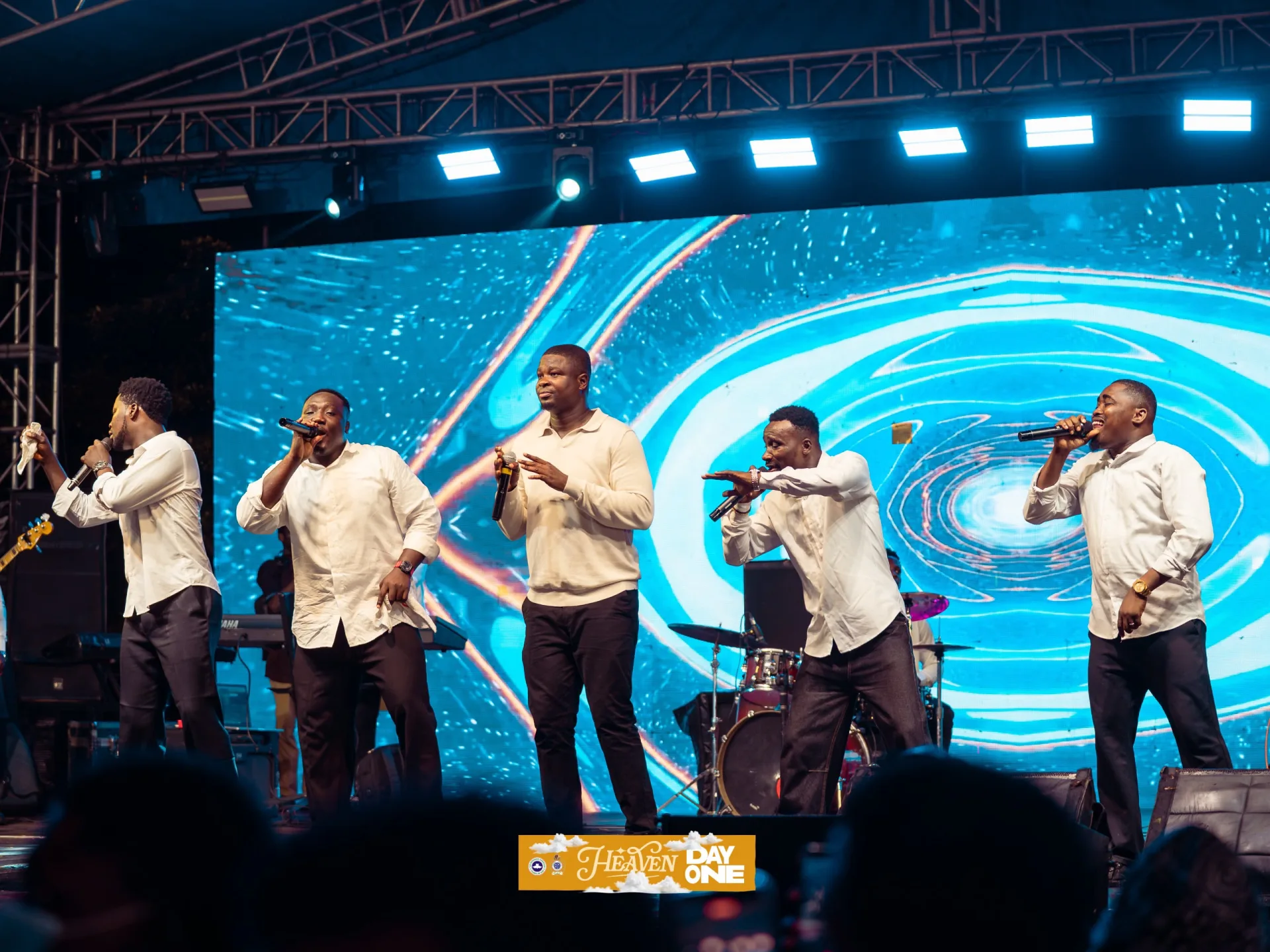 Worship during Bidemi Olaoba’s ministration