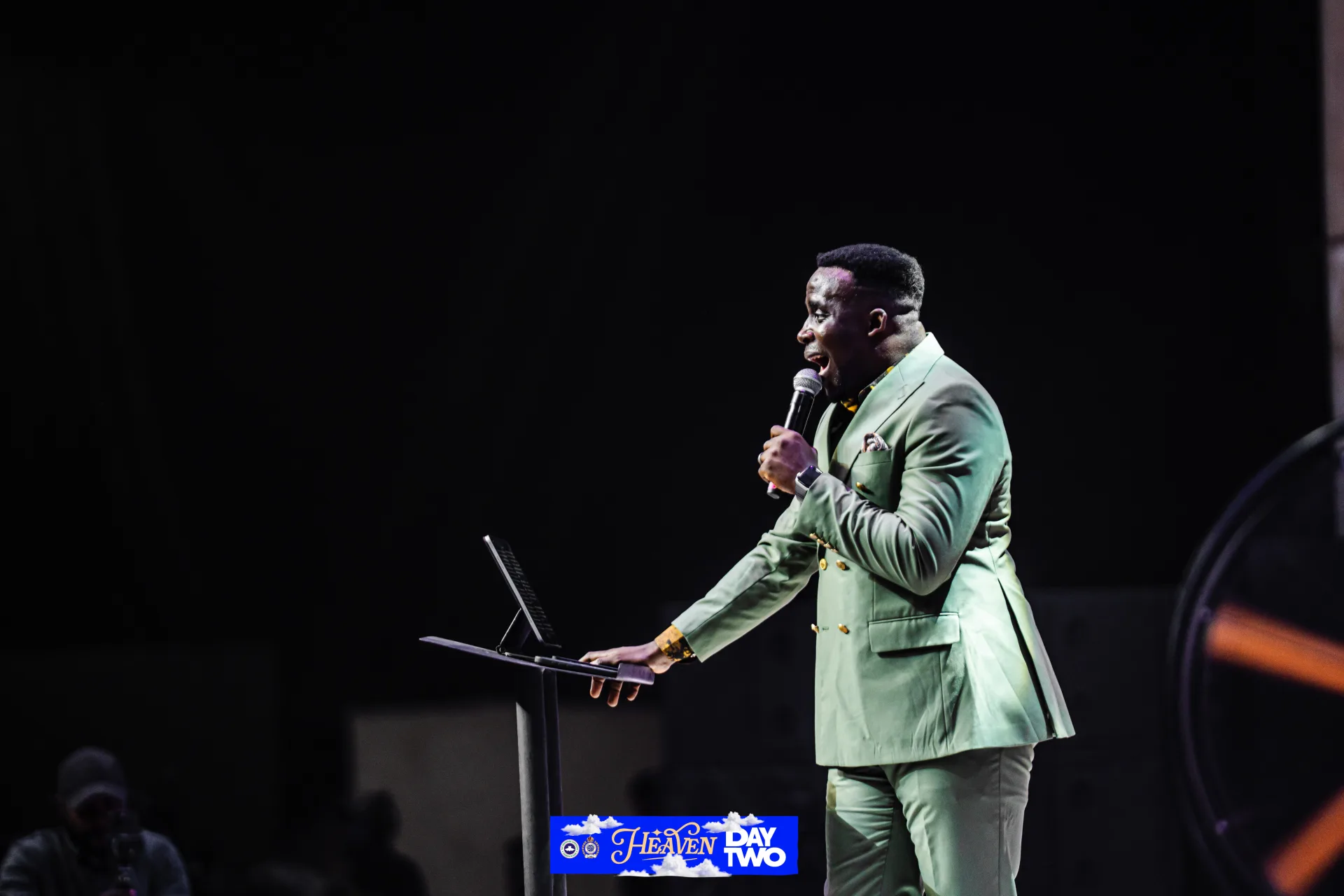 Pastor Daniel Olawande preaching