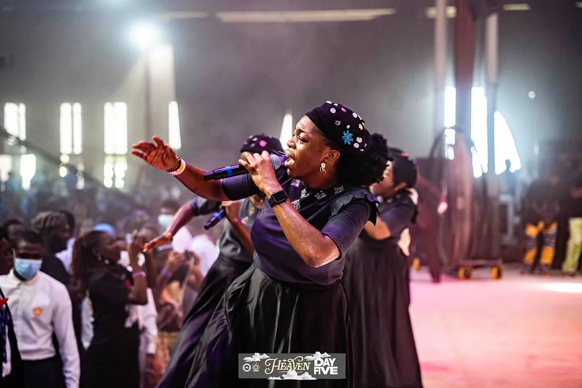 Worship during Lilian Nneji’s ministration