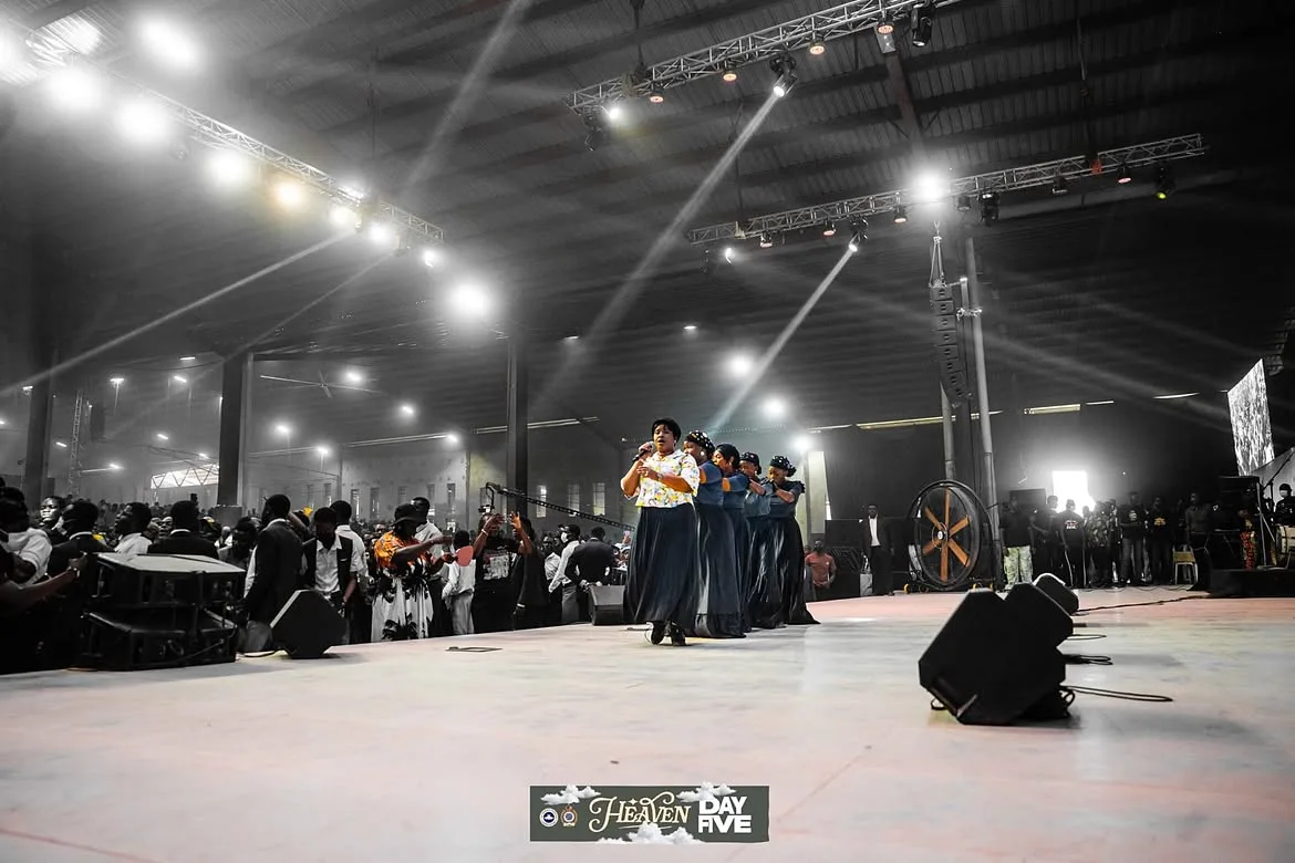 Worship during Lilian Nneji’s ministration