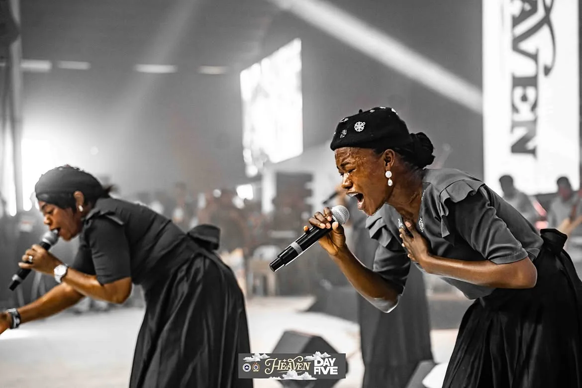Worship during Lilian Nneji’s ministration