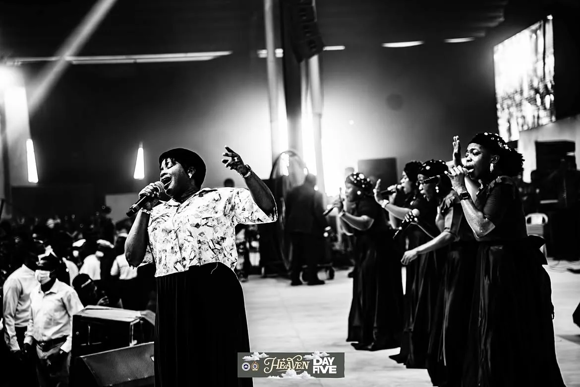 Worship during Lilian Nneji’s ministration