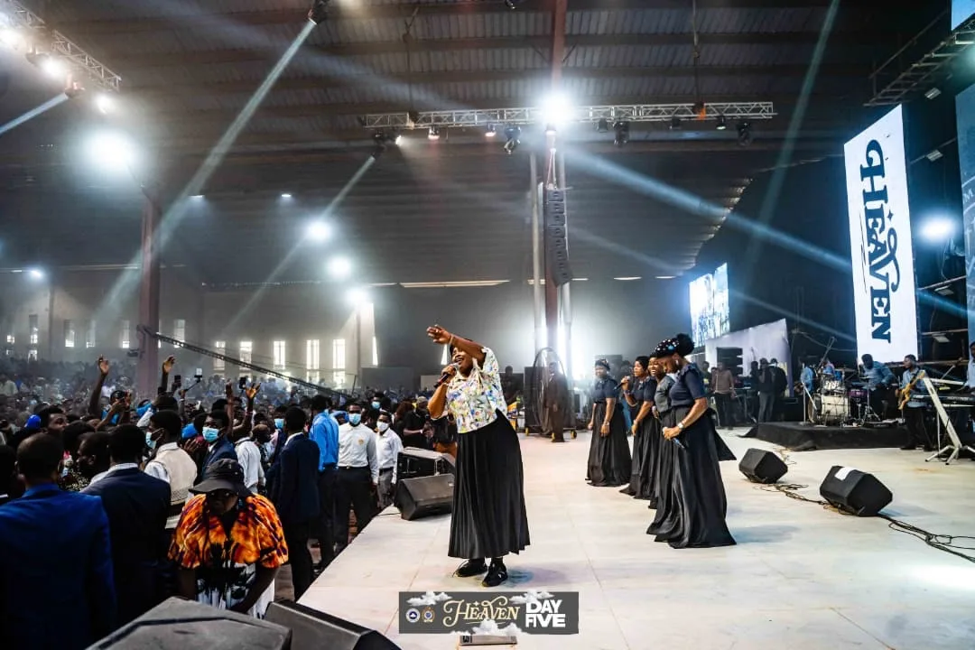 Worship during Lilian Nneji’s ministration